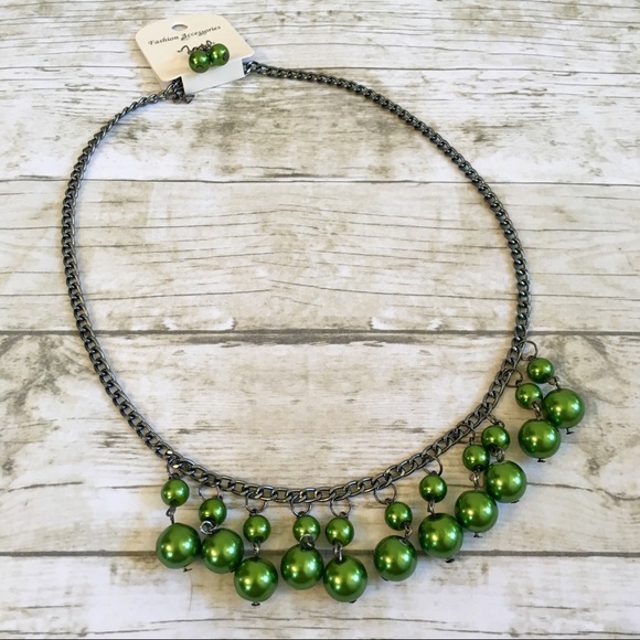 Jewelry - ✨4/$25✨ Necklace and Earrings Set - Green/Black
